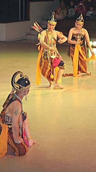Ramayana ballet performers