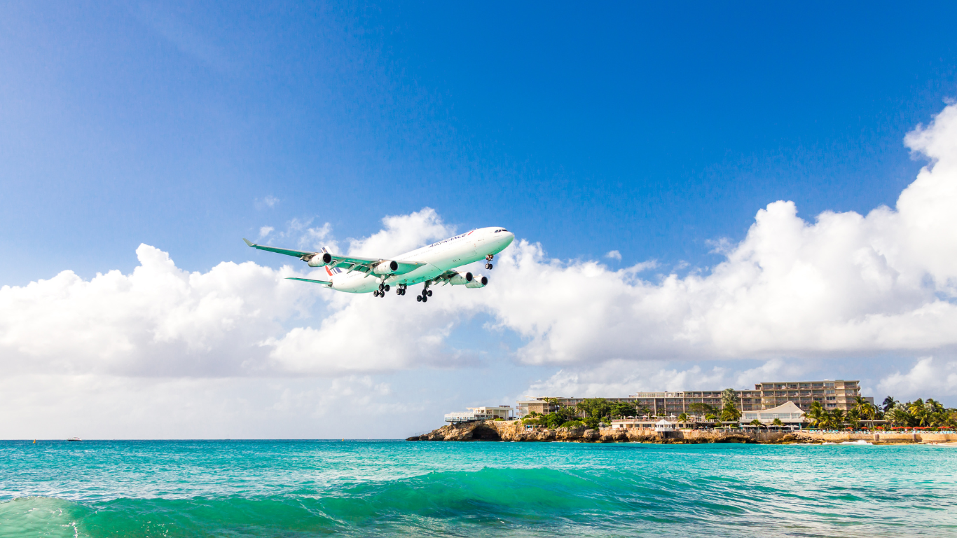 Plane flying over Saint Maarten