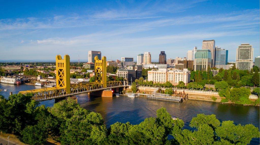 sacramento skyline with yellow tower bridge