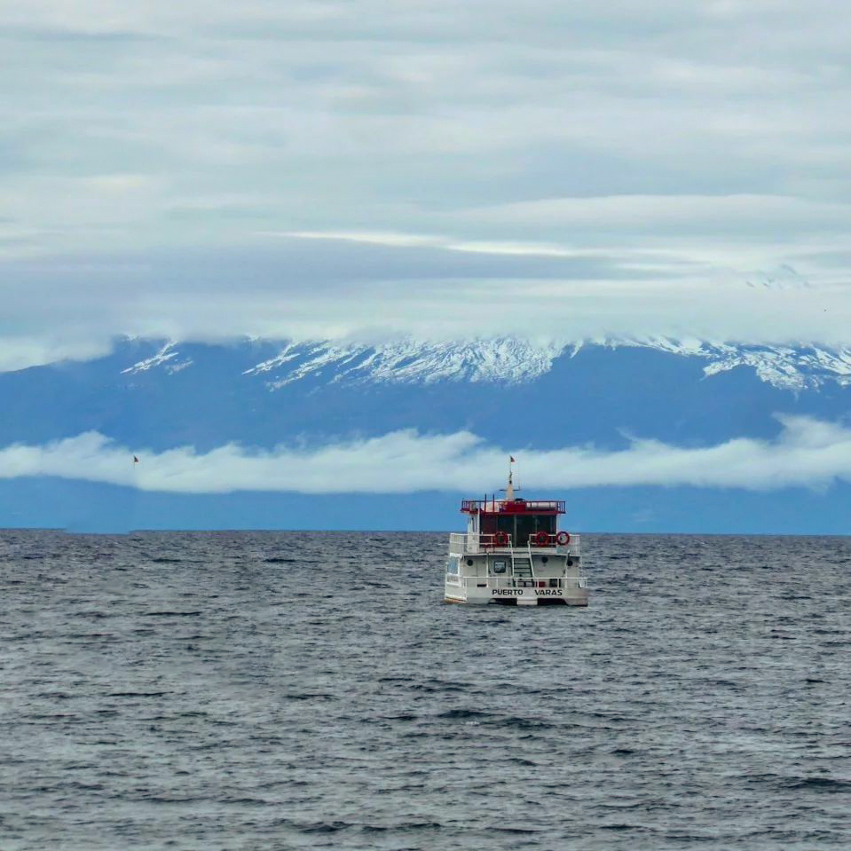 Sailing on Lake Todos los Santos
