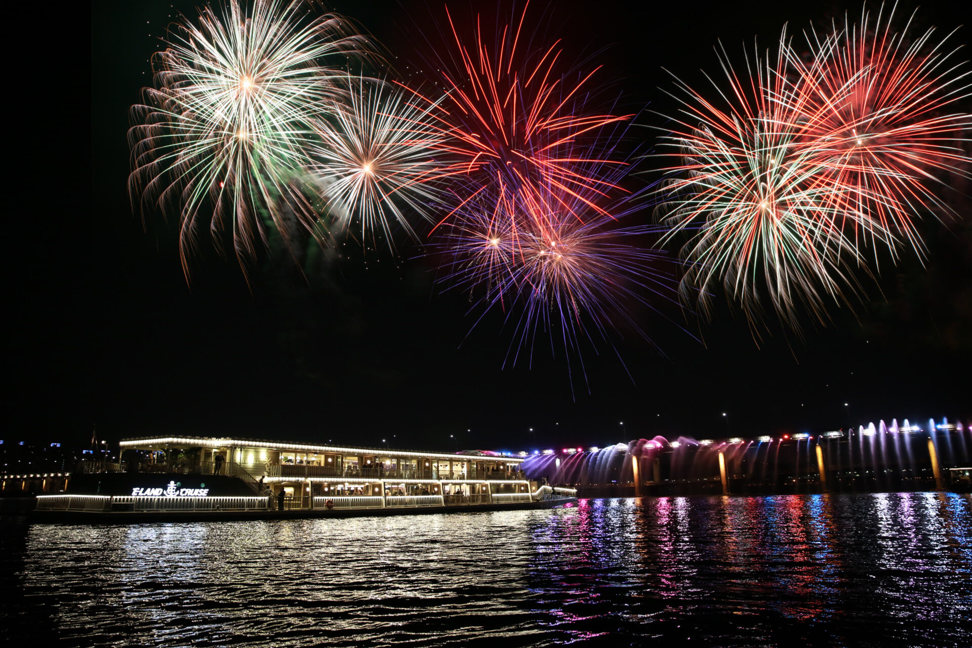 Night Cruise on Han River, Seoul with fireworks