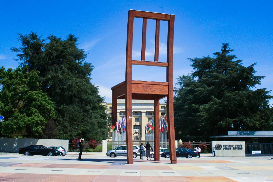 Broken chair Geneva